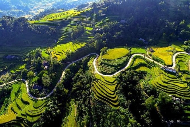Hidden motorbike trail in Vietnam’s Hà Giang mountains, accessible through best destination management services for B2B operators.